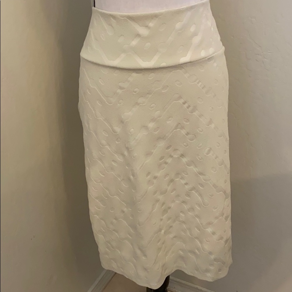 ❤️ LuLaRoe 2XL Cream Printed Cassie Pencil Skirt